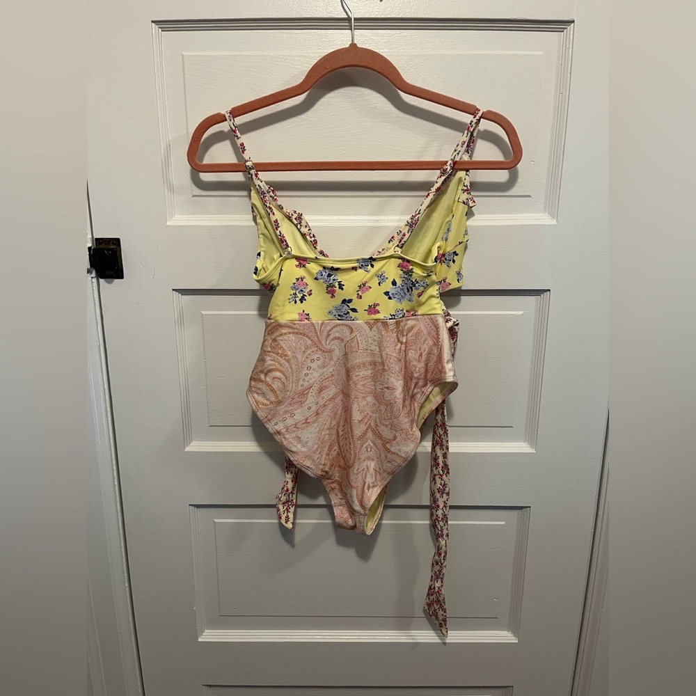 βοΈπ£π₯πππ ππ₯π’π£βοΈ FLORAL PRINT RUFFLE WRAP SWIMSUIT IN PINK - Picture 4 of 5